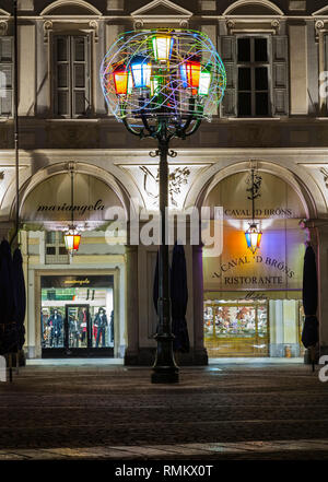 Turin, Italien - 17. November 2009: "Luci d'Artista" (Artist) ist eine öffentliche Kunst Ausstellung in Turin jedes Jahr von November bis Jan Stockfoto