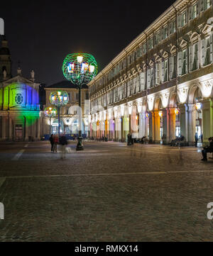 Turin, Italien - 17. November 2009: "Luci d'Artista" (Artist) ist eine öffentliche Kunst Ausstellung in Turin jedes Jahr von November bis Jan Stockfoto