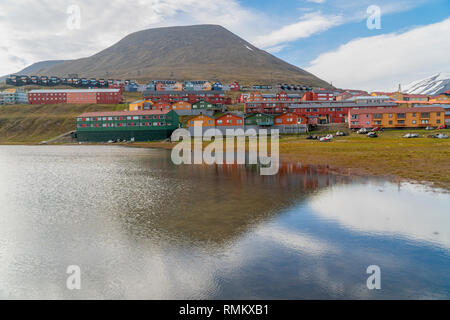 Longyearbyen (wörtlich Der longyear Stadt) ist die größte Siedlung und das administrative Zentrum von Spitzbergen, Norwegen. Longyearbyen befindet sich im Stockfoto