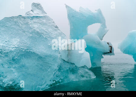 Schmelzenden Eisbergs. In Spitzbergen, Svalbard, Norwegen fotografiert. Stockfoto