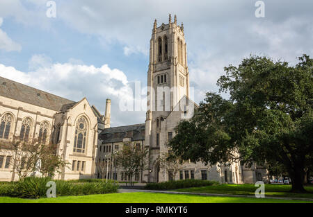 Houston, Texas, Vereinigte Staaten von Amerika - 27. Dezember 2016. Außenansicht von St. Paul methodistische Kirche in Houston, TX, mit Vegetation. Stockfoto