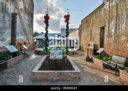 Brenham, Texas, Vereinigte Staaten von Amerika - 27. Dezember 2016. Toubin Park in Brenham, TX, mit Informationstafeln und Bänke. Stockfoto