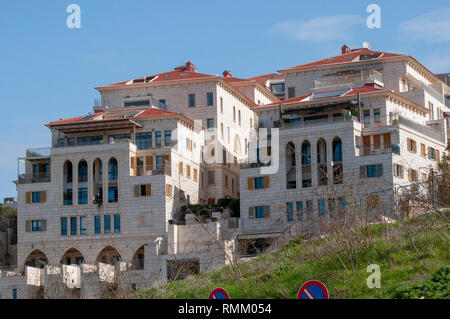 Modernes Gehäuse Projekt mit Blick auf den Hafen von Jaffa, Israel Stockfoto