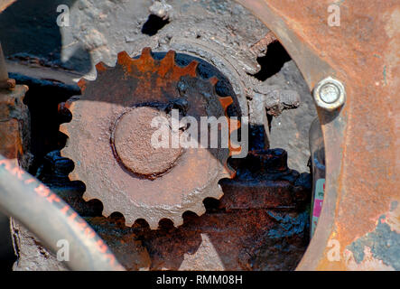 Rostiges Zahnrad und pneumatischen Mechanismus Stockfoto