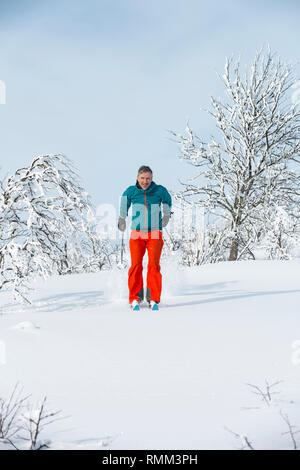 Mann, Skifahren Stockfoto