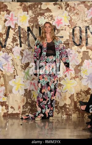 Jodie Kidd Macht ihrer Rückkehr auf den Laufsteg für die London Fashion Week 2019 Stockfoto