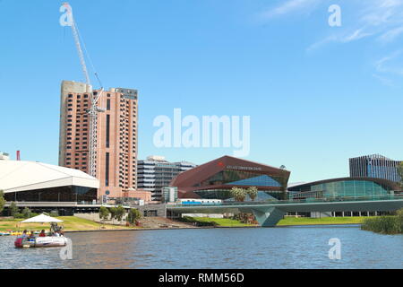 Blick von Karrawirra Parri See zum Adelaide Convention Centre, Adelaide, South Australia Stockfoto