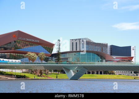 Blick von Karrawirra Parri See zum Adelaide Convention Centre, Adelaide, South Australia Stockfoto