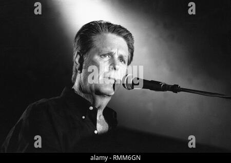 Grammy Award-winning Musiker Brian Wilson, am besten als Marktführer und Chief Songwriter der Beach Boys bekannt ist, dargestellt auf der Bühne während einer "live"-Konzert aussehen. Stockfoto