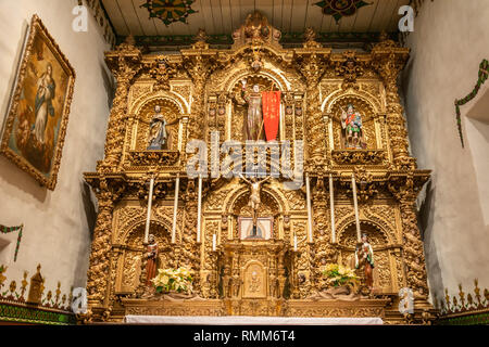 San Juan Capistrano, Kalifornien, Vereinigte Staaten von Amerika - 6. Januar 2017. Altar der Serra Kapelle an der Mission San Juan Capistrano in Kalifornien, mit Stockfoto