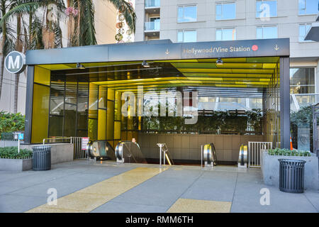 Los Angeles, Kalifornien, Vereinigte Staaten von Amerika - 8. Januar 2017. Eingang zum Hollywood / Weinstock der U-Bahn Station in Los Angeles, CA. Stockfoto
