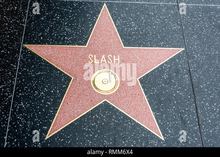 Los Angeles, Kalifornien, Vereinigte Staaten von Amerika - 9. Januar 2017. Rock Musiker und Songwriter Schrägstrich Stern auf dem Hollywood Walk of Fame in Los Ange Stockfoto