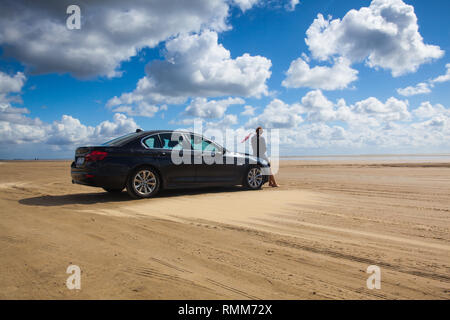 Sonderstrand, Dänemark - August 11,2018: Auf dem fantastischen Strand am Sonderstrand, Romo Halbinsel Jütland, Dänemark. Landschaft nach starkem Regen. Dieser Strand Stockfoto