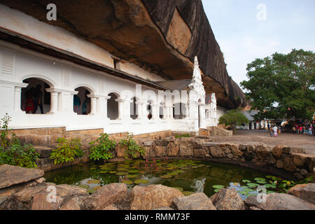 Dambulla, Sri Lanka - Januar 20,2019: Dambulla Cave Tempel auch als der Goldene Tempel von Dambulla bekannt. Dambulla ist der größte und am besten erhaltene Cav Stockfoto