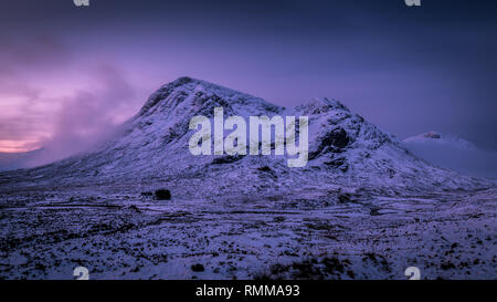Sonnenaufgang im Winter schnee Berglandschaft in Glencoe Schottland Stockfoto