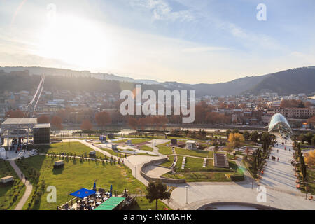 Blick auf Tbilisi City, Altstadt und moderner Architektur. Tiflis, der Hauptstadt Georgiens. Stockfoto