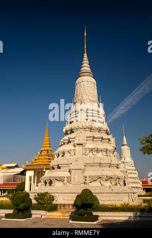 Kambodscha, Phnom Penh, City Centre, Royal Palace, König Ang Duong des Stupa und König Norodom's Schrein Stockfoto