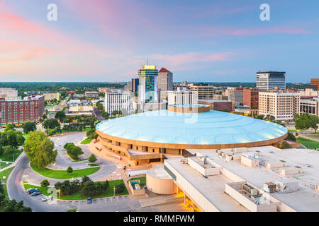 Wichita, Kansas, USA Downtown Skyline in der Dämmerung. Stockfoto