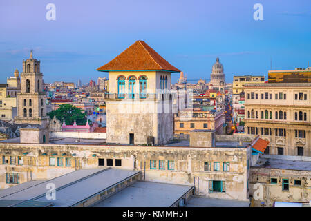 Havanna, Kuba Downtown Skyline vom Hafen. Stockfoto