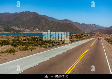 Die nationale Route 7 (Ruta Nacional 7), hier in den Anden, Kreuze Argentinien von Osten nach Westen anschließen von Buenos Aires nach Santiago de Chile Stockfoto