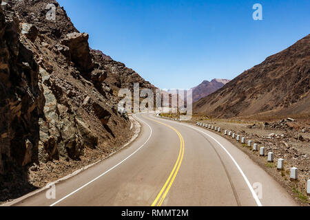 Die nationale Route 7 (Ruta Nacional 7), hier in den Anden, Kreuze Argentinien von Osten nach Westen anschließen von Buenos Aires nach Santiago de Chile Stockfoto