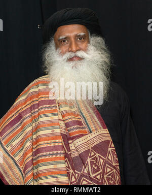 New York, NY-Febbruary 13, 2019: Sadhguru Jaggi Vasudev besuchen backstge für Mode für Frieden Vortrag von Sadhguru Jaggi Vasudev in der Herbst-/Fashion Week Winter zu Frühling Studios Stockfoto