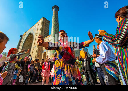 Usbekistan Samarcanda Registan Platz - Festival Stockfoto