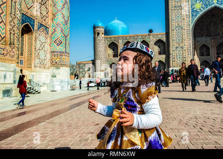 Usbekistan Samarcanda Registan Platz - Festival Stockfoto