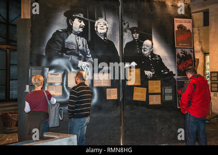 Die drei großen Führer an der Konferenz von Teheran (Roosevelt, Churchill und Stalin), Foto bei Museum des Warschauer Aufstandes in Warschau, Polen Stockfoto