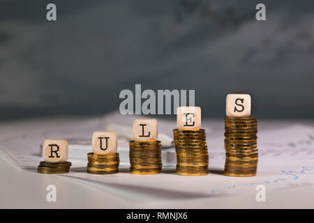 Wort Regeln aus Holz- Brief. Nahaufnahme Stockfoto