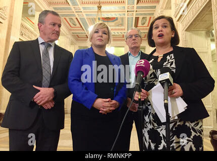 Sinn Fein-Delegation: (Von links nach rechts) Conor Murphy, Michelle O'Neill, Gerry Kelly und Mary Lou McDonald im Stormont House in Belfast nach Powersharing-Gesprächen. Stockfoto