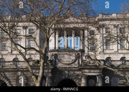 Thames riverfront Fassade des Somerset House London England Großbritannien Stockfoto