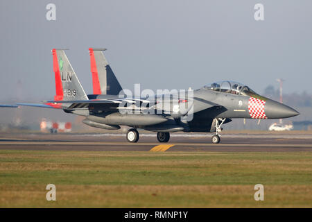 Die ersten F-15E Strike Eagle mit der 48Th Fighter Wing an RAF Lakenheath zu einem Erbe Farbschema zu Ehren des 75. Jahrestages der D-Tag tragen. Stockfoto