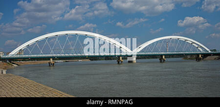 Neue Brücke über die Donau in Novi Sad, Serbien Stockfoto