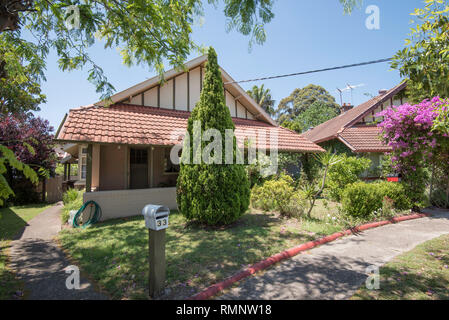 Eine der ursprünglichen Föderation Bungalow Cottages im Garten Vorort von Daceyville, Sydney, Australien gebaut Stockfoto