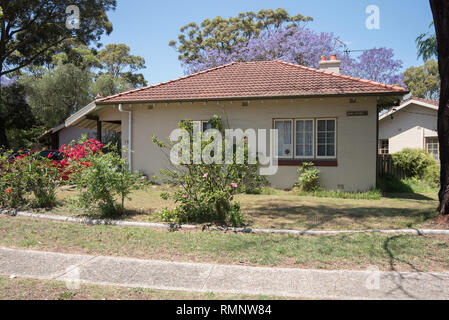 Eine der ursprünglichen Föderation Bungalow Cottages im Garten Vorort von Daceyville, Sydney, Australien gebaut Stockfoto