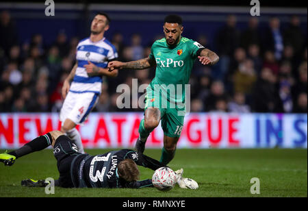 Queens Park Rangers Torhüter Joe Lumley (links) und Watford Andre Grau Kampf um den Ball während der Emirates FA Cup in die fünfte Runde an der Loftus Road, London. Stockfoto