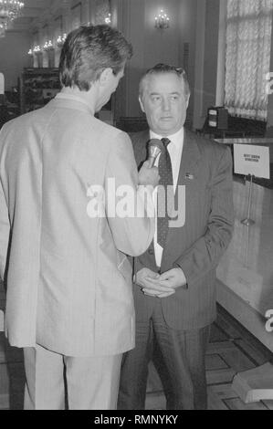 Moskau, UDSSR - 23. August 1991: der Menschen stellvertretender Ivan Dmitrievich Laptev an der außerordentlichen Sitzung des Obersten Sowjets der Volksdeputierten der UDSSR Stockfoto