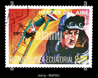 Storniert Briefmarke von Äquatorialguinea gedruckt, das zeigt der französische Pilot Georges Guynemer. Stockfoto