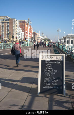 Brighton, England am 15. Februar 2019. Anzeigen des Menüs, Valentinstag. Stockfoto