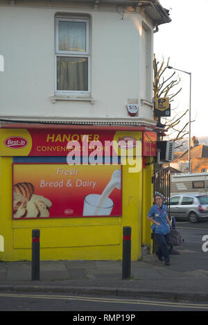 Brighton, England am 15. Februar 2019. Blick auf Lebensmittelgeschäft, Elm Grove. Stockfoto