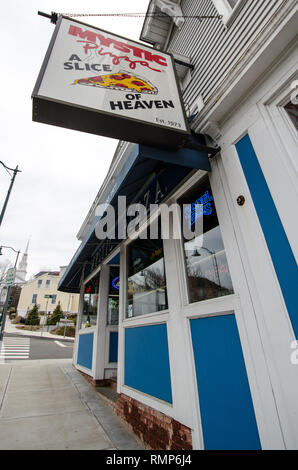 16. APRIL 2017 - Mystic, CT: Außerhalb Mystic Pizza Restaurant in Mystic, Connecticut. Dieses Restaurant ist beliebt bei Touristen. Stockfoto