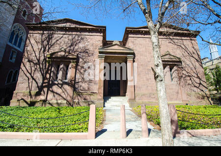 New Haven, Connecticut - April 1, 2018: Äußere der Schädel und Knochen, die geheimen Schüler Gesellschaft auf der Yale University Campus Stockfoto