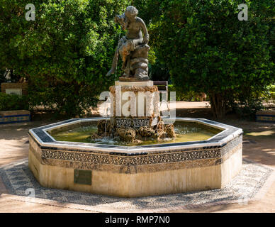 Bronze Skulptur Springbrunnen von einer Nymphe mit einer Muschel oder Ninfa de La Caracola, botanischen Park, Malaga, Andalusien, Spanien Stockfoto