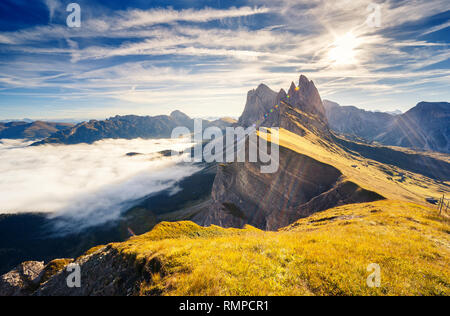 Toller Blick auf die Geisler - Geisler Gruppe. Nationalpark Tal Val Gardena. Dolomiten, Südtirol. Lage St. Ulrich, St. Christina und Wolkenstein, Es Stockfoto