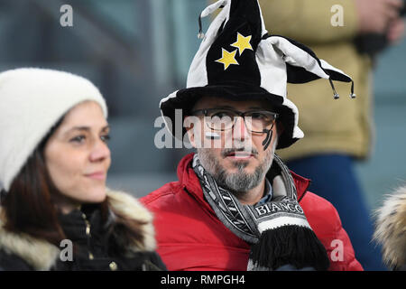 Allianz Stadion, Turin, Italien. 15 Feb, 2019. Serie A Fussball, Juventus gegen Frosinone; Juve Anhänger vor dem Spiel Quelle: Aktion plus Sport/Alamy leben Nachrichten Stockfoto