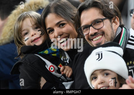 Allianz Stadion, Turin, Italien. 15 Feb, 2019. Serie A Fussball, Juventus gegen Frosinone; Juve Anhänger vor dem Spiel Quelle: Aktion plus Sport/Alamy leben Nachrichten Stockfoto