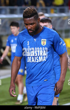 KERKRADE, Niederlande, 15-02-2019, Fußball, Niederländische Keuken Kampioen Divisie, Roda JC-SC Cambuur, Limburg Stadion, Saison 2018-2019, SC Cambuur player Emmanuel Mbende, niedergeschlagen, nachdem das verlorene Spiel Stockfoto