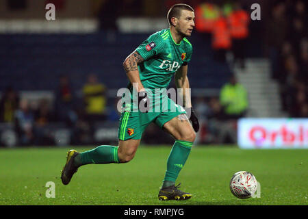 London, Großbritannien. 15 Feb, 2019. Daryl Janmat von Watford in Aktion. Die Emirate FA Cup, 5.Runde, Queens Park Rangers v Watford an der Loftus Road Stadium in London am Freitag, den 15. Februar 2019. Dieses Bild dürfen nur für redaktionelle Zwecke verwendet werden. Nur die redaktionelle Nutzung, eine Lizenz für die gewerbliche Nutzung erforderlich. Keine Verwendung in Wetten, Spiele oder einer einzelnen Verein/Liga/player Publikationen. pic von Steffan Bowen/Andrew Orchard sport Fotografie/Alamy Live news Credit: Andrew Orchard sport Fotografie/Alamy leben Nachrichten Stockfoto