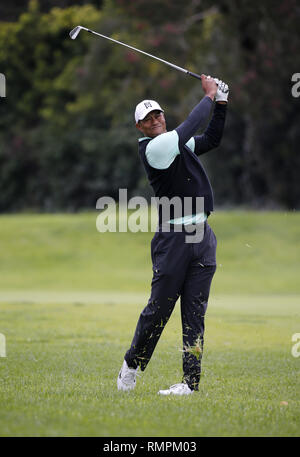 Los Angeles, Kalifornien, USA. 15 Feb, 2019. TIGER WOODS aus den USA spielt in der ersten Runde der PGA Tour Genesis Open Golfturnier im Riviera Country Club in Pacific Palisades, Kalifornien. Credit: Ringo Chiu/ZUMA Draht/Alamy leben Nachrichten Stockfoto